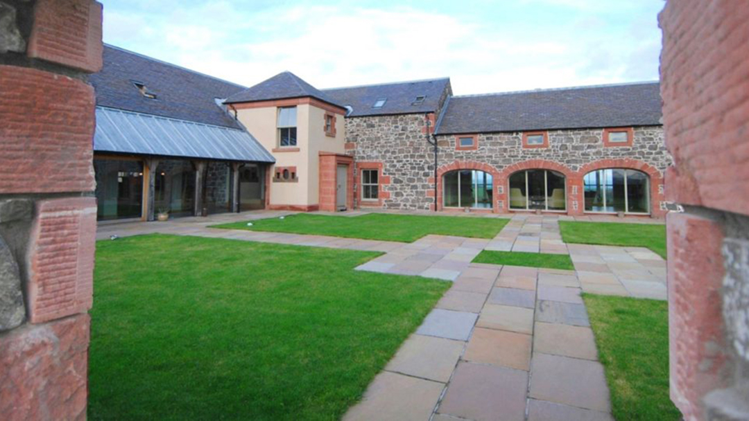 Country-House-3-1024x538 Country House view of internal courtyard